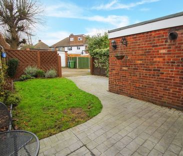 Spire View, Stanhope Heath, Stanwell, Staines-Upon-Thames,TW19 - Photo 4