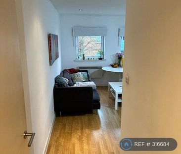 1 bedroom in a flat share to rent - Photo 1