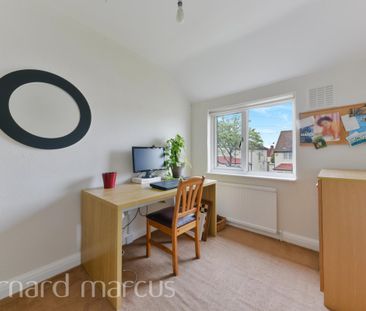 Elgar Avenue - Photo 5