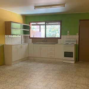 2/114A Waverley St, Bucasia, Qld 4750 - Photo 3