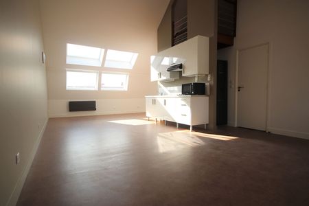 Location Appartement 2 pièces 57m² LILLE 59000 - Photo 4