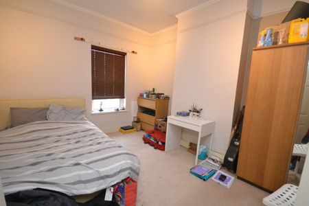 2 bed Flat for Rent - Photo 4