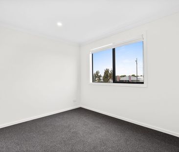 129 Lakeridge Dr, Wollert, Vic 3750 - Photo 2