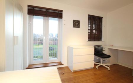 STUDENT HOUSE - A six bedroom student house offered on a furnished basis with bills included. Available from July. - Photo 4