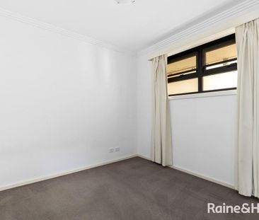 Classic 2Br Apartment in Glen Huntly! - Photo 6