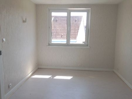 Neudorf, dernier étage, lumineux 2 pièces de 47 m2, cave, emplacement vélo - Photo 2