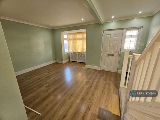 4 bedroom semi-detached house to rent - Photo 1