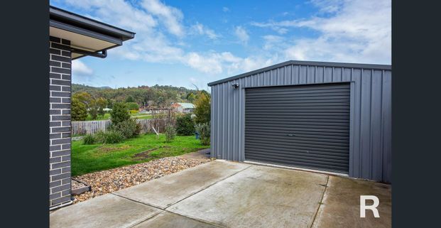 Modern home in Penguin - Photo 1