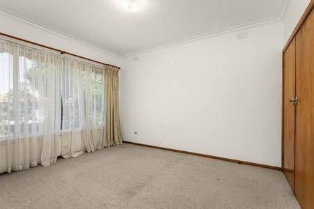 1 Rhonda Court, Moorabbin - Photo 2