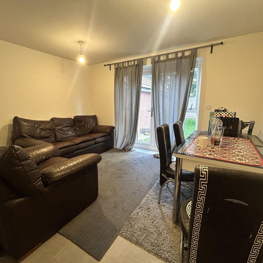 Ashcott Avenue, Leicester - Photo 1