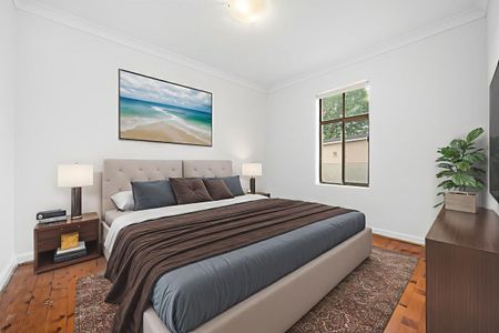 Charming & Freshly Painted 4-Bedroom Family Home - Photo 4
