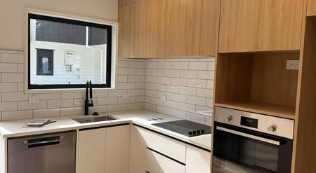 Modern Townhouse in Half Moon Bay – Great Location - Photo 2