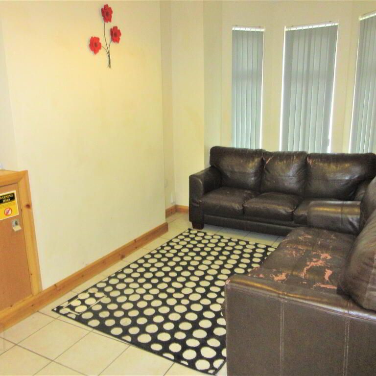 Great House ~ All Bedrooms Upstairs, 45 Agincourt Avenue, Queens Quarter, Belfast, BT7 1QB - Photo 1