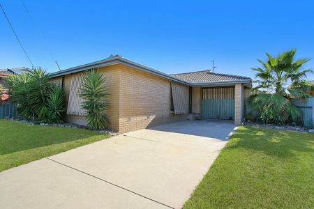 Charming Family Home - Photo 5