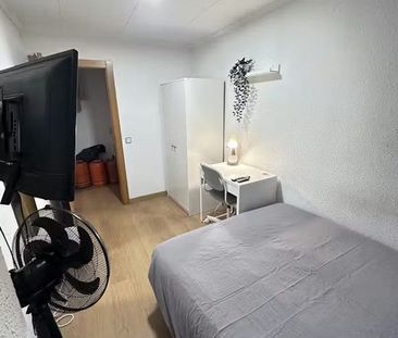 Carrer de Llançà, L'Hospitalet de Llobregat, Catalonia 08904 - Photo 6