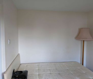 Chaffinch Close Room 1 - Photo 3