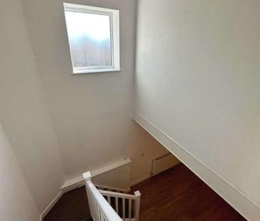 Grange Crescent, Thamesmead, SE28 - Photo 4