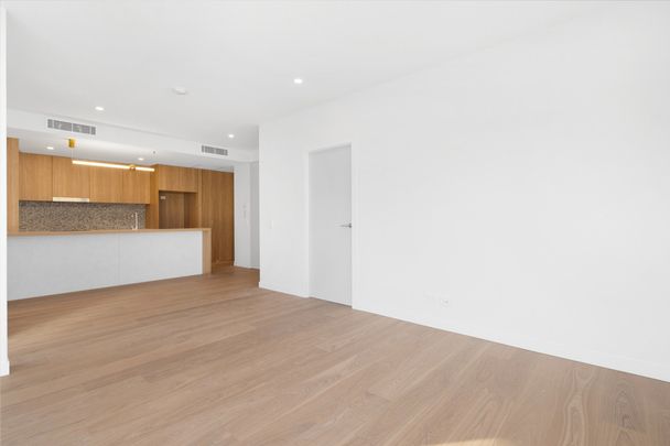 Beautifully Designed Two Bedroom Apartment in the Heart of Kangaroo Point - Photo 1