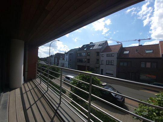 Tweeslaapkamerappartement met garageplaats in rustige buurt dichtbij UZ Gent. - Photo 1