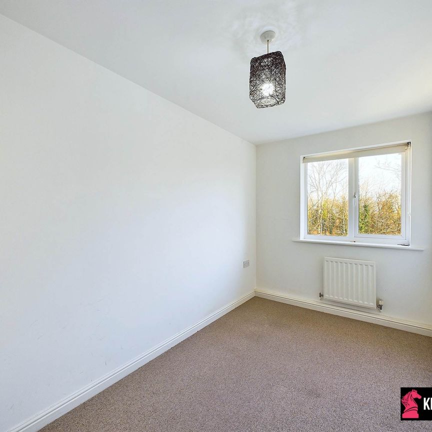 Price £1,150 pcm - Available Now - Unfurnished - Photo 1