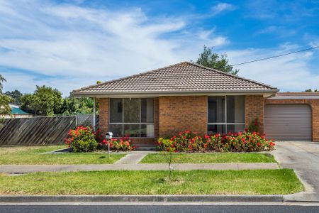 2/71 Hogans Road, Hoppers Crossing. - Photo 3