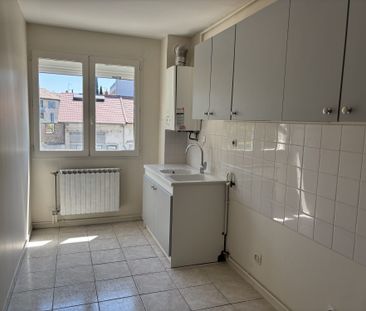 Location Appartement 2 pièces 47m² ROMANS SUR ISERE 26100 - Photo 2