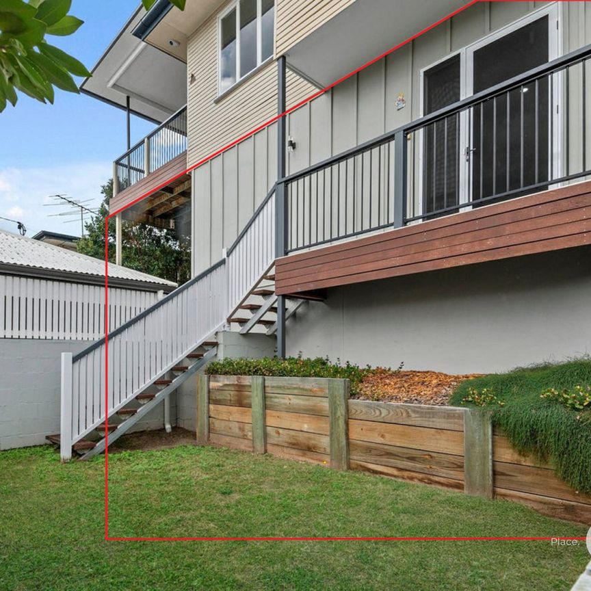 Fully Furnished First Floor Residence – All Bills Included - Photo 1