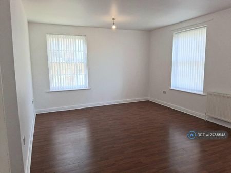 2 bedroom flat to rent - Photo 3