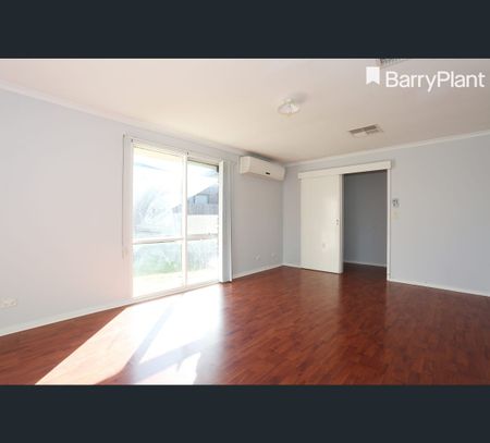 4 Jamie Close, Cranbourne, Vic 3977 - Photo 4