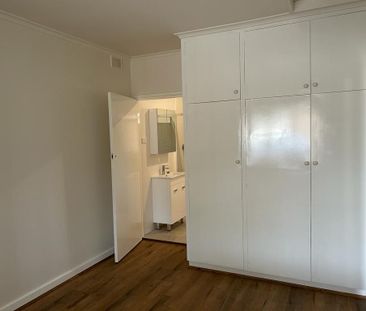 Cosy One Bedroom Unit with Undercover Parking! - Photo 4