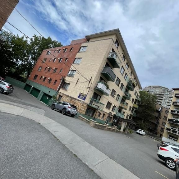 À louer 1400$ – 4 ½ au 2715 Place Darlington, Côte-des-Neiges - Photo 1