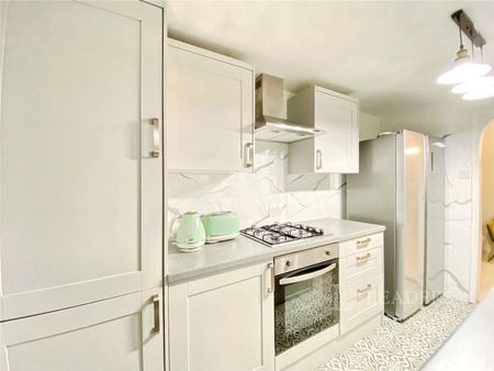 4 bedroom house to rent Cecil Street, Watford, Hertfordshire, WD24 - Photo 3