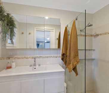 Beautifully renovated open plan home townhouse - Photo 6