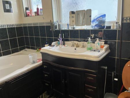4 bedroom bungalow to rent - Photo 2