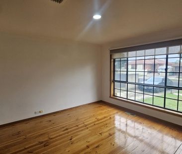 LOCATION, LOCATION, LOCATION! - Photo 6