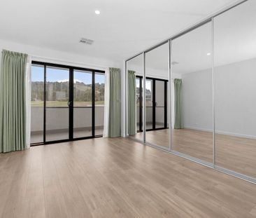 Modern 3-Bedroom Townhouse in Prime Woodforde Location - Photo 2