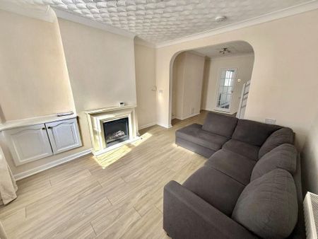 PETERBOROUGH - Photo 2