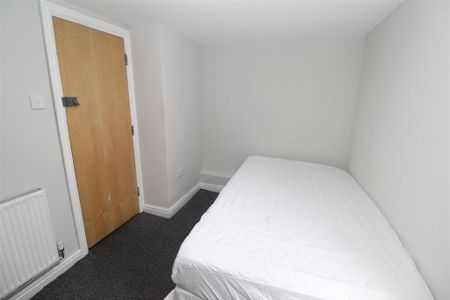 10 bedroom house to rent - Photo 3