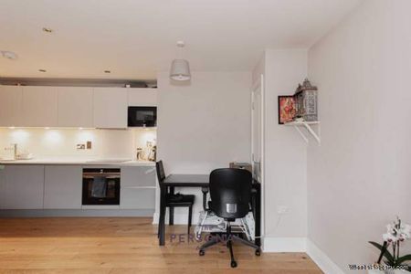 2 bedroom property to rent in Epsom - Photo 5