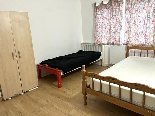 3 bedroom semi-detached house to rent - Photo 1