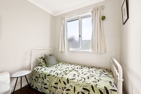 PLEASANT CUL-DE-SAC POSITION - ENTRY VIA KIRKWOOD ST (NOT GWH) - Photo 4