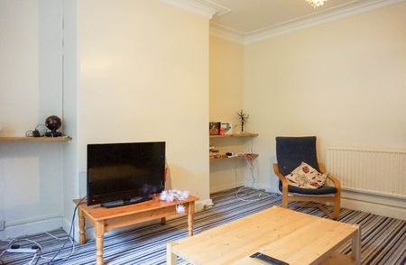 31 St. Michaels Road, Leeds, LS6 3BG - Photo 2