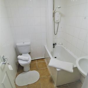 1 Bedroom Apartment - Photo 3