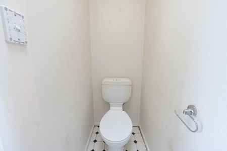 Four Bedroom Family Home - Photo 5