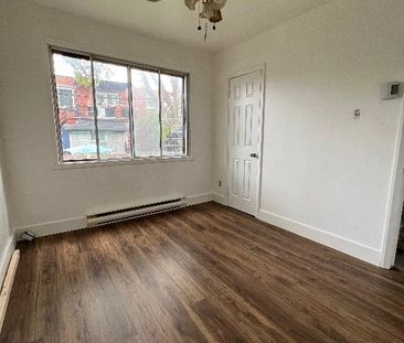 Appartement à louer , Lumineux et grand 6 ½ - Apartement to rent, B... - Photo 2