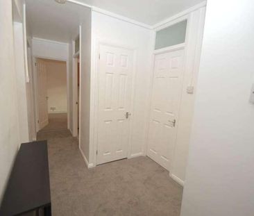 Addlestone, KT15 - Photo 4