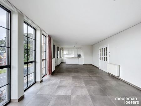 Lichtrijk appartement met ruime woonvolumes - Foto 2