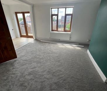 3 bedroom semi-detached house to rent - Photo 2