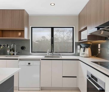 Superb Living - Unbeatable Location - Photo 4