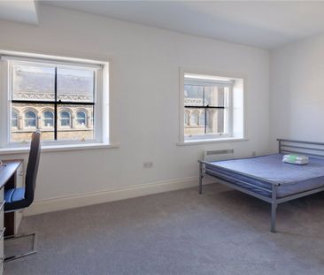 Tite Hall, Huddersfield, HD1 - Photo 4